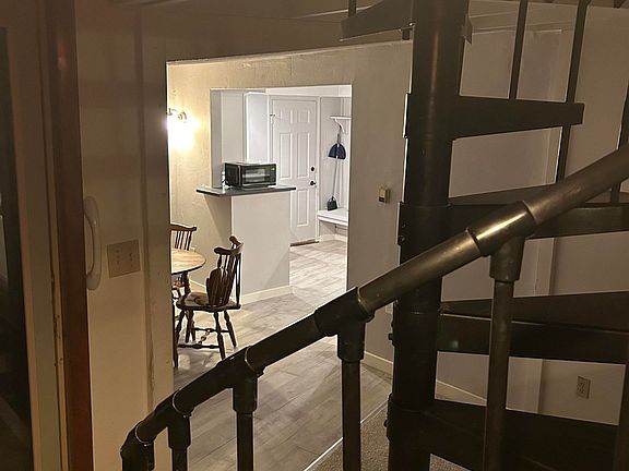 5th image of 915 Melrose Ct
