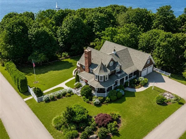 19 Ledge Rd, Bristol, RI 02809