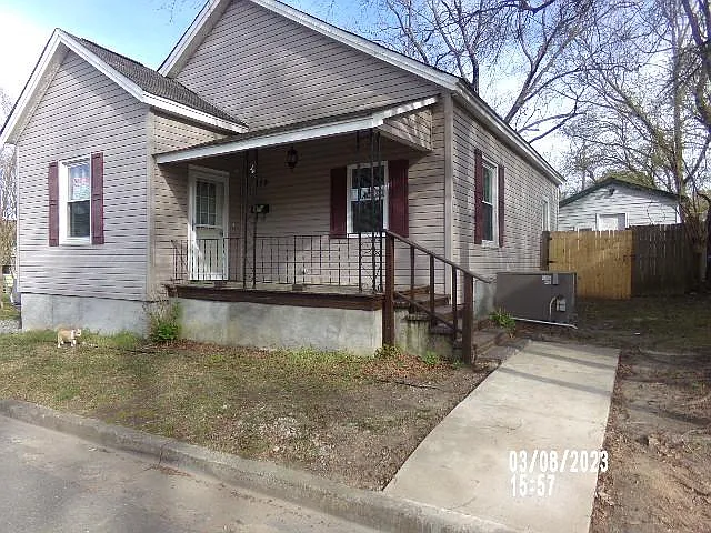 318 Hasty St — Photo 4