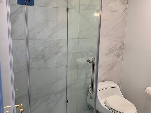 3rd image of 2309 Divisadero St APT 2