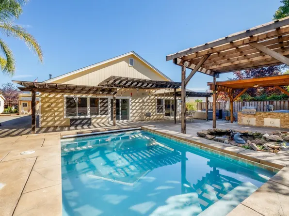 311 Laurel Court, Cloverdale, CA 95425