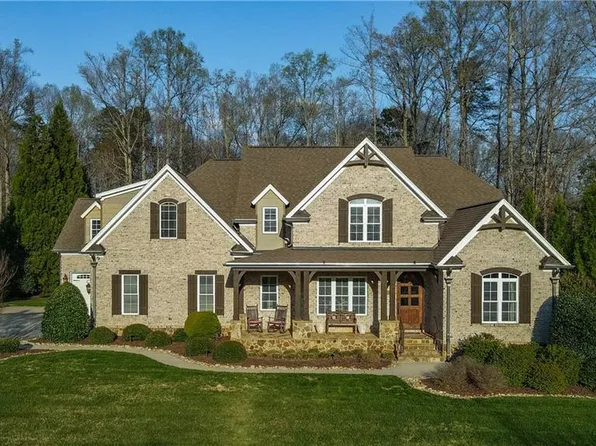 6790 Bronco Ln, Summerfield, NC 27358