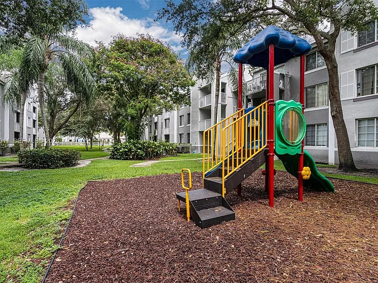 11133 SW 8th St #104 — Photo 20