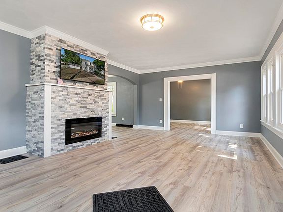 3rd image of 329 King St