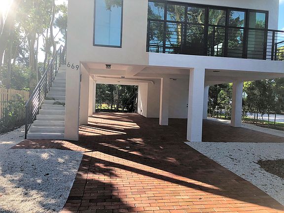 3rd image of 669 Colson Dr