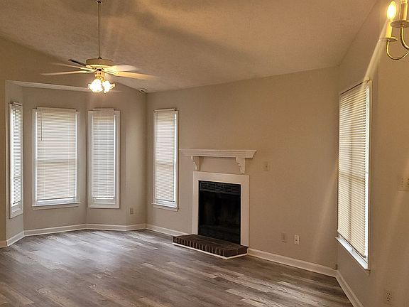 2nd image of 118 Live Oak Dr