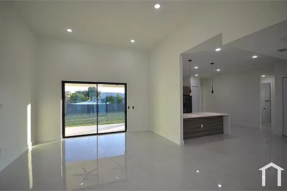 2416 Diplomat Pkwy W — Photo 7
