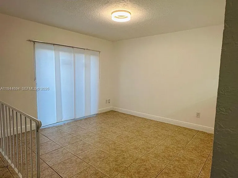 984 W 40th St #2 — Photo 18