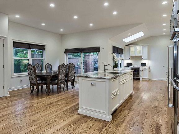 3rd image of 217 Gosling Hill Dr