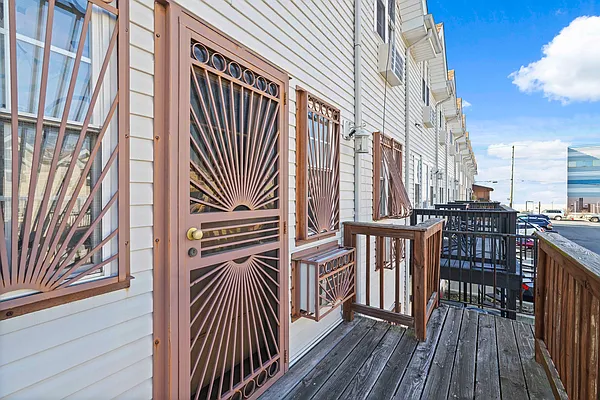 Sold by Keller Williams Realty Landmark II | media 29