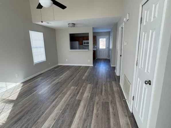 3 bed 2 bath newly remodeled duplex., 685-687 W Country Squire Ct, Columbia, MO 65202