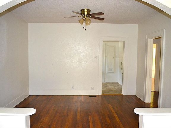 3rd image of 1009 Park Dr