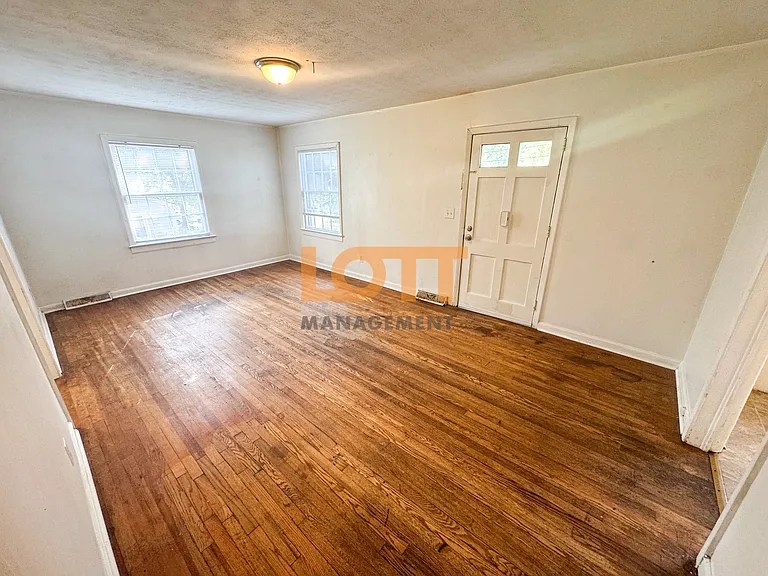 126 Irene Cir — Photo 4
