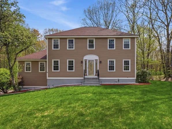 26 Nevada Rd, Tyngsboro, MA 01879