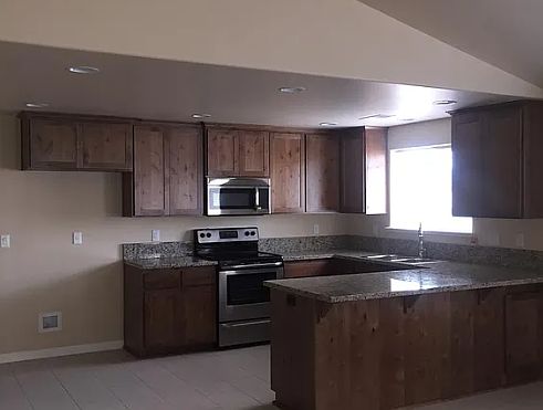 3rd image of 941 Stonewater Dr