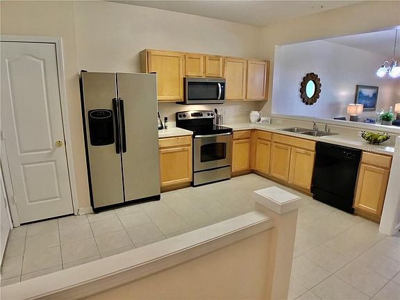 3rd image of 1044 Vista Cay Ct