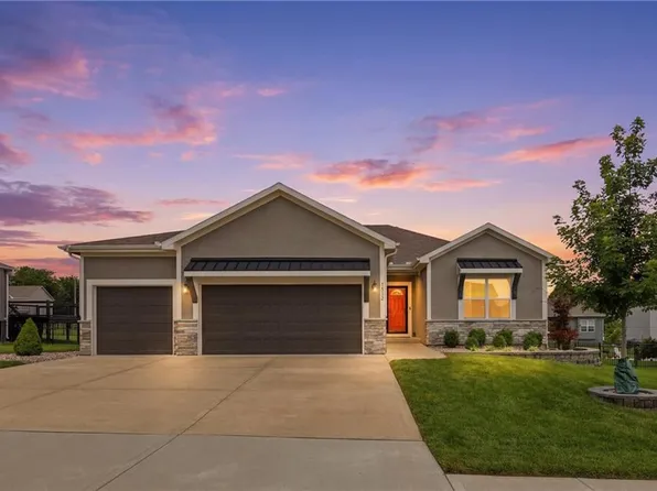 1812 Winchester Dr, Pleasant Hill, MO 64080
