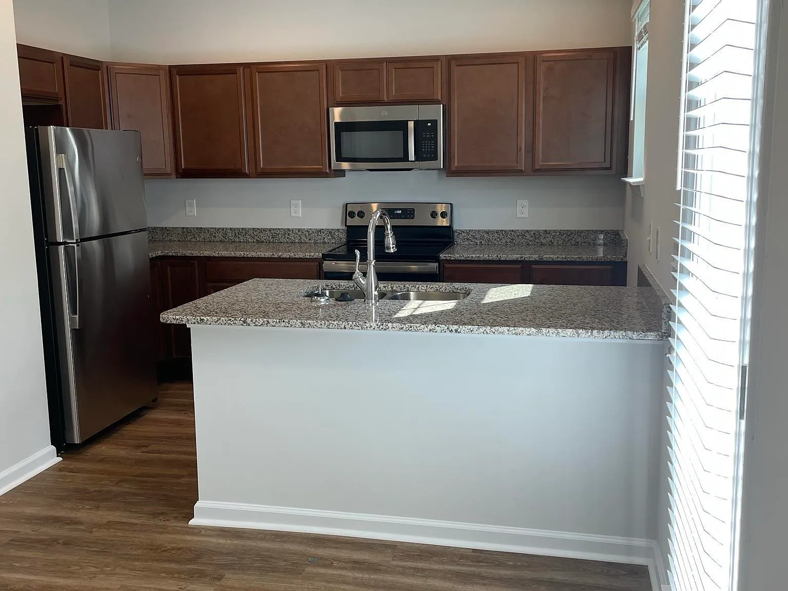 3 bed, 1288 sqft, $1,795 — Photo 3