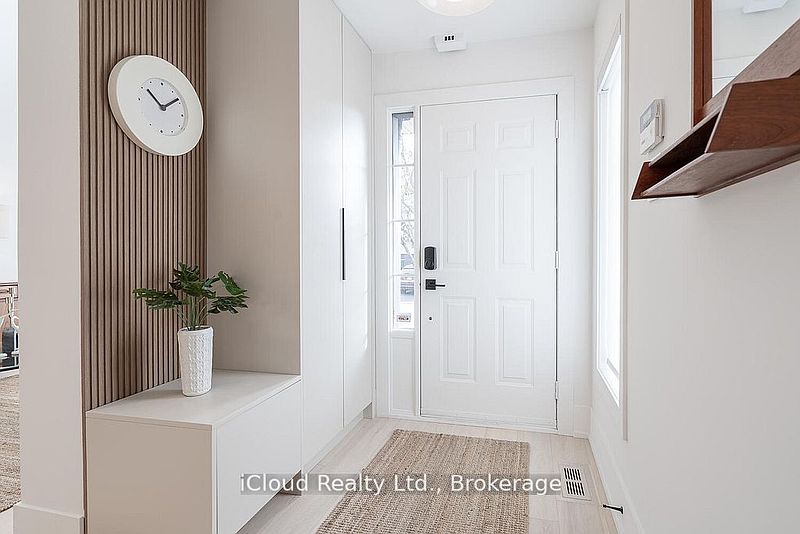 Burlington House for rent - 5 Bedrooms — photo 3