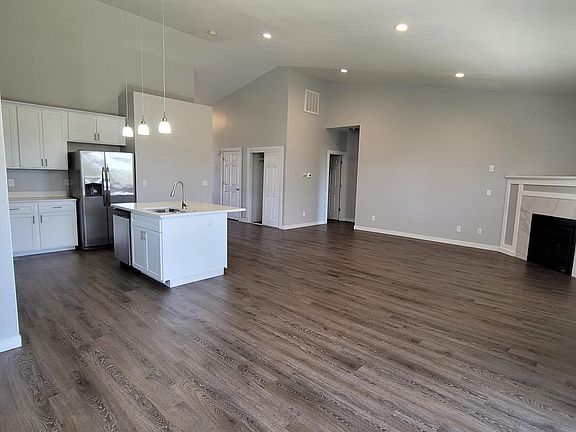 3rd image of 322 W Jadon Dr