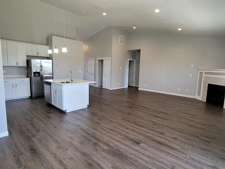 322 W Jadon Dr — Photo 3