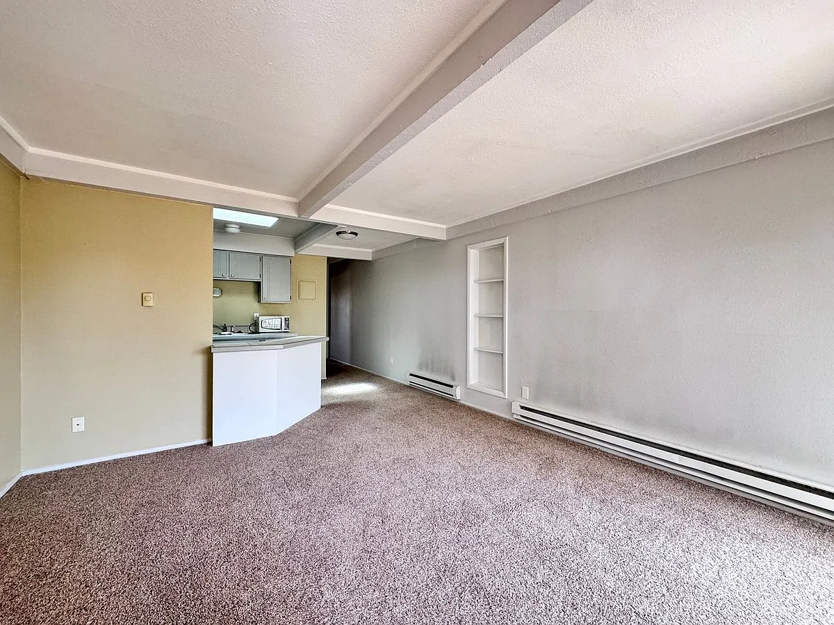 Building Photo - 804 Stone Mountain Dr #204