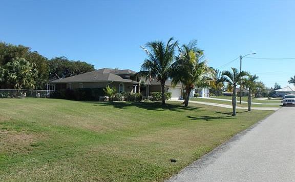5th image of 3420 SW 26th Pl