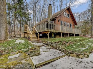 19 Sheffick Dr, Gouldsboro, PA 18424