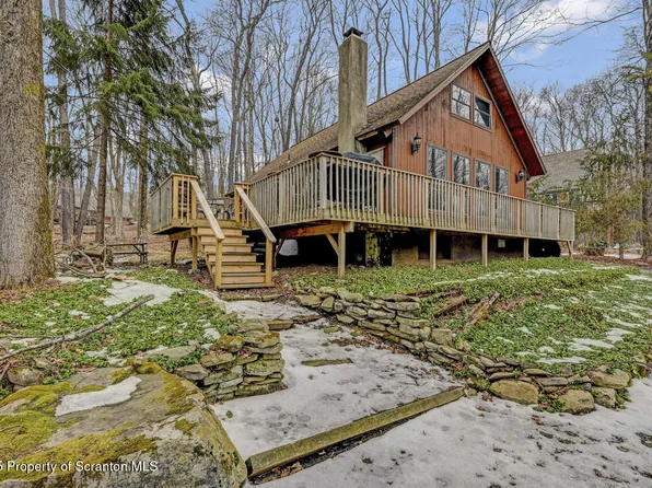 19 Sheffick Dr, Gouldsboro, PA 18424