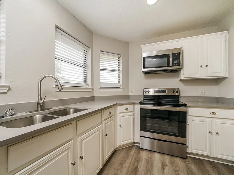 8801 Pine Forest Dr — Photo 9
