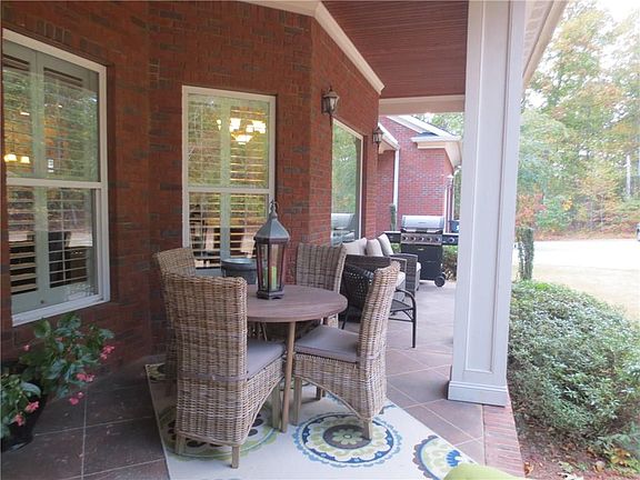 5th image of 424 Woodlawn Dr
