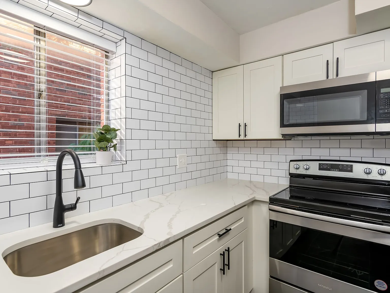 Lindenwood Heights Apartments — Photo 3