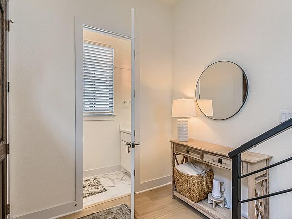 4th image of 207 Honey Creek Ct #4