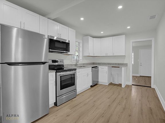 3rd image of 707 Bay Ave