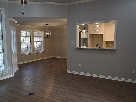 3rd image of 110 Brookhaven Dr