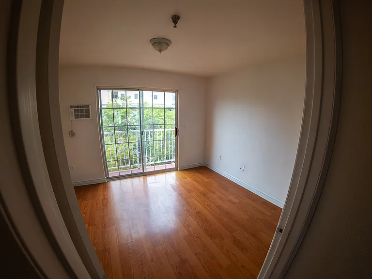 5033 Maplewood Ave #4 — Photo 16