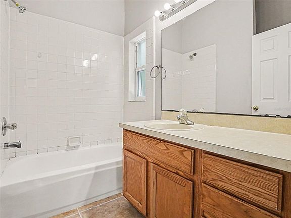 3rd image of 2481 Winchester Blvd
