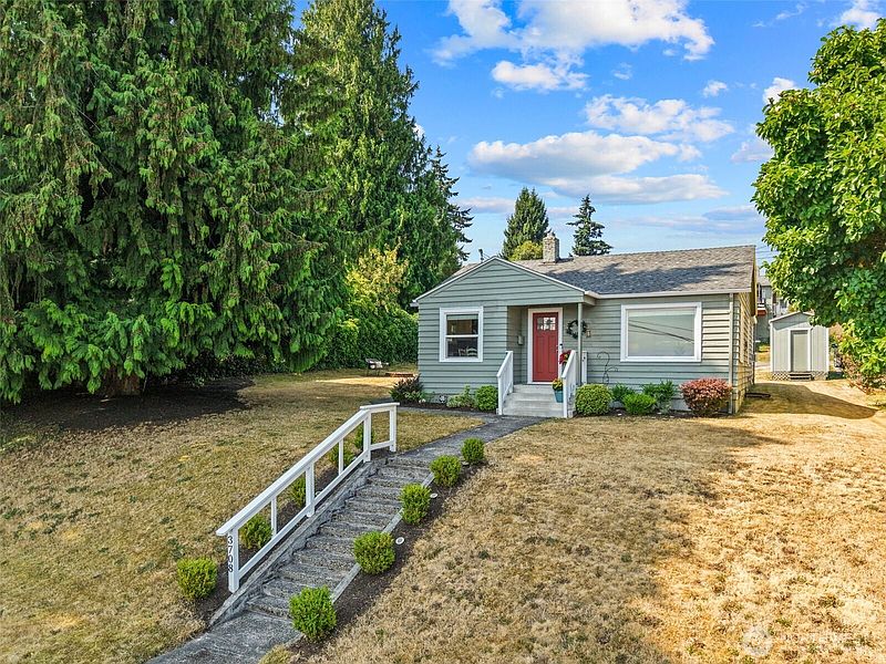 2nd image of 3708 Oakes Avenue