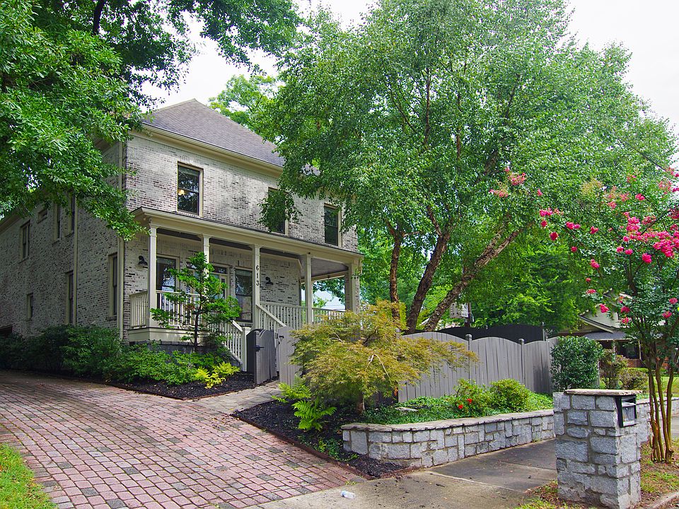 2nd image of 613 Bonaventure Ave NE