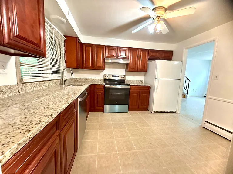 Eat-In Kitchen