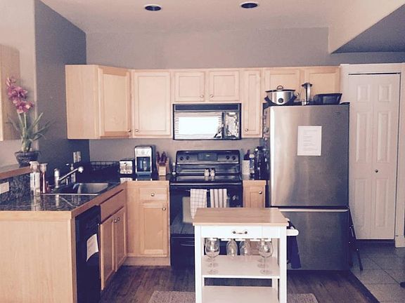 3rd image of 1750 N Gaylord St APT B