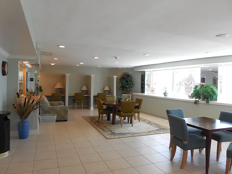 880 Mandalay Ave — Photo 14