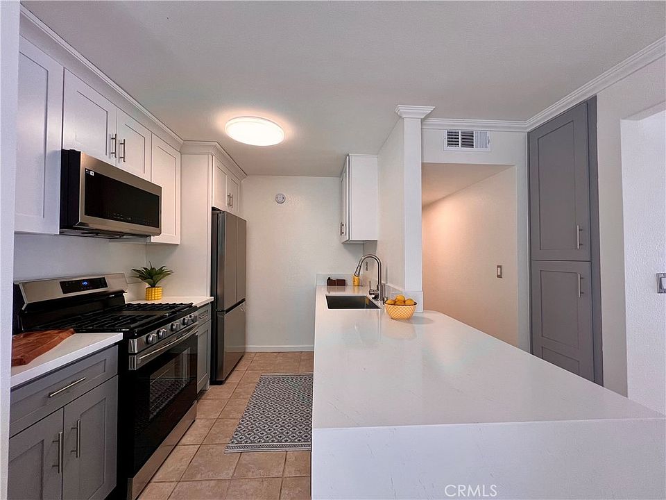 1st image of 18620 Hatteras St Unit 285