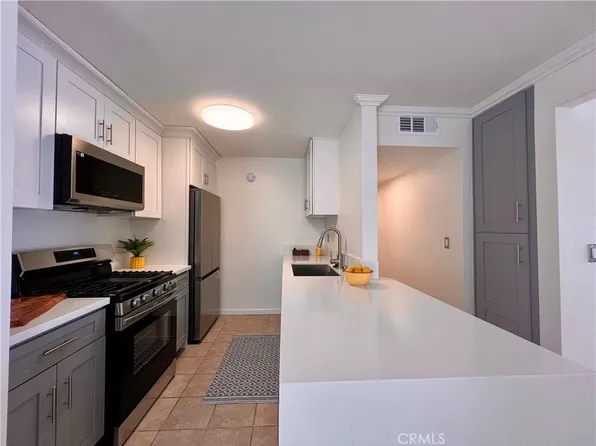 18620 Hatteras St Unit 285, Tarzana, CA 91356