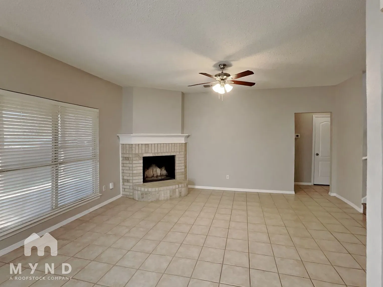 4 bed, 2.5 bath, 2472 sqft, $2,345 — Photo 3