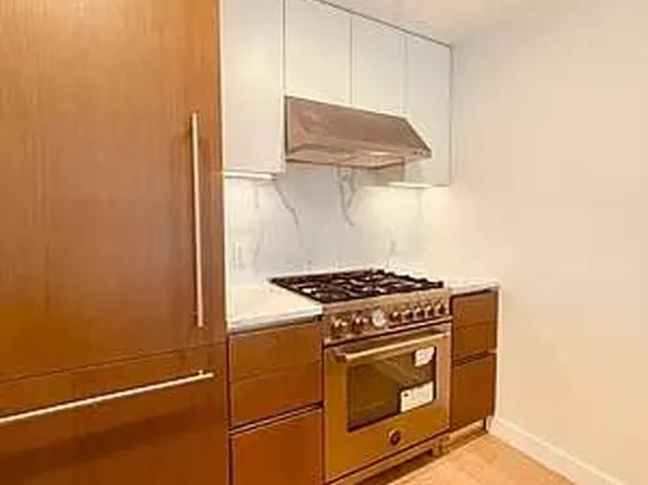 134-37 35th Avenue image 14 of 25