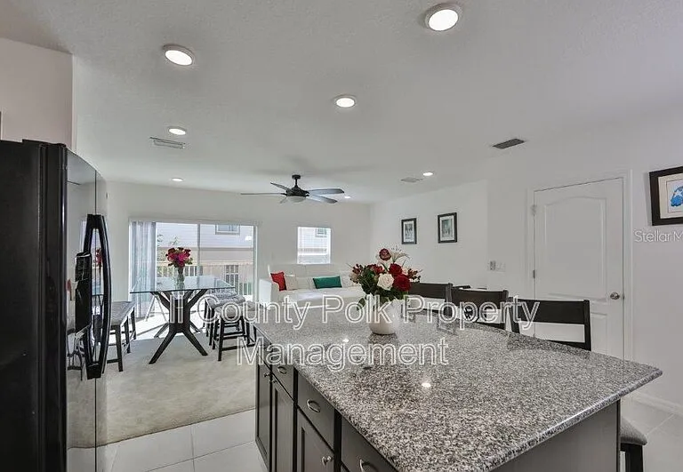 3867 Hampstead Ln — Photo 6