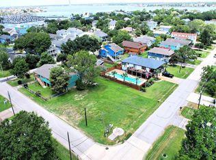 524 Clear Lake Rd, Clear Lake Shores, TX 77565