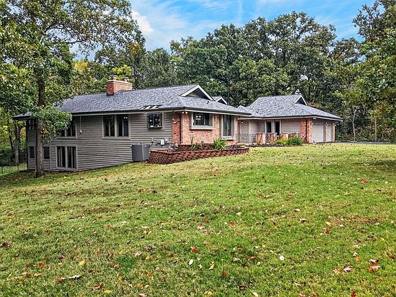 4th image of 56 Chesterfield Lakes Rd