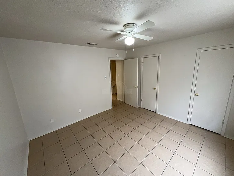 1906 Cedarhill, Killeen — Photo 13